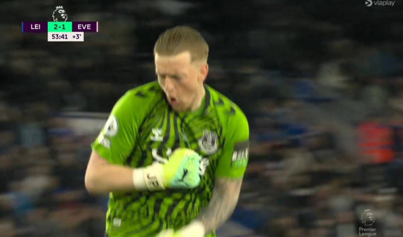 Jordan Pickford obronił karnego w kluczowym meczu Premier League. Remis w spotkaniu "o sześć punktów"