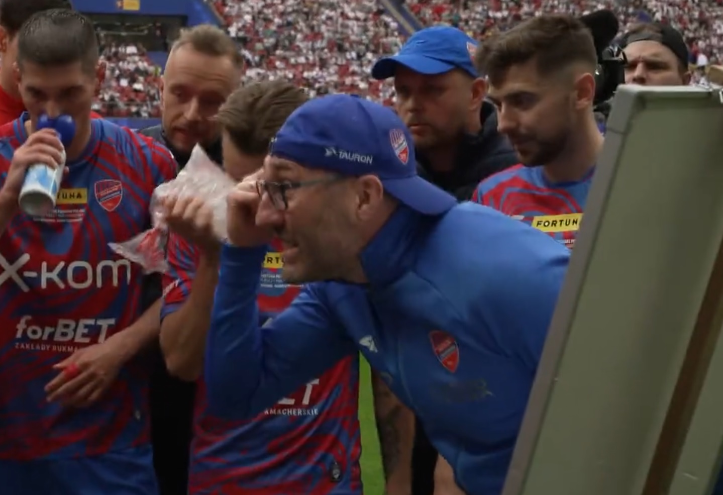 "Są bez szans. To jest wygrany mecz". Nagrali przemowę Papszuna w przerwie finału Pucharu Polski [WIDEO]
