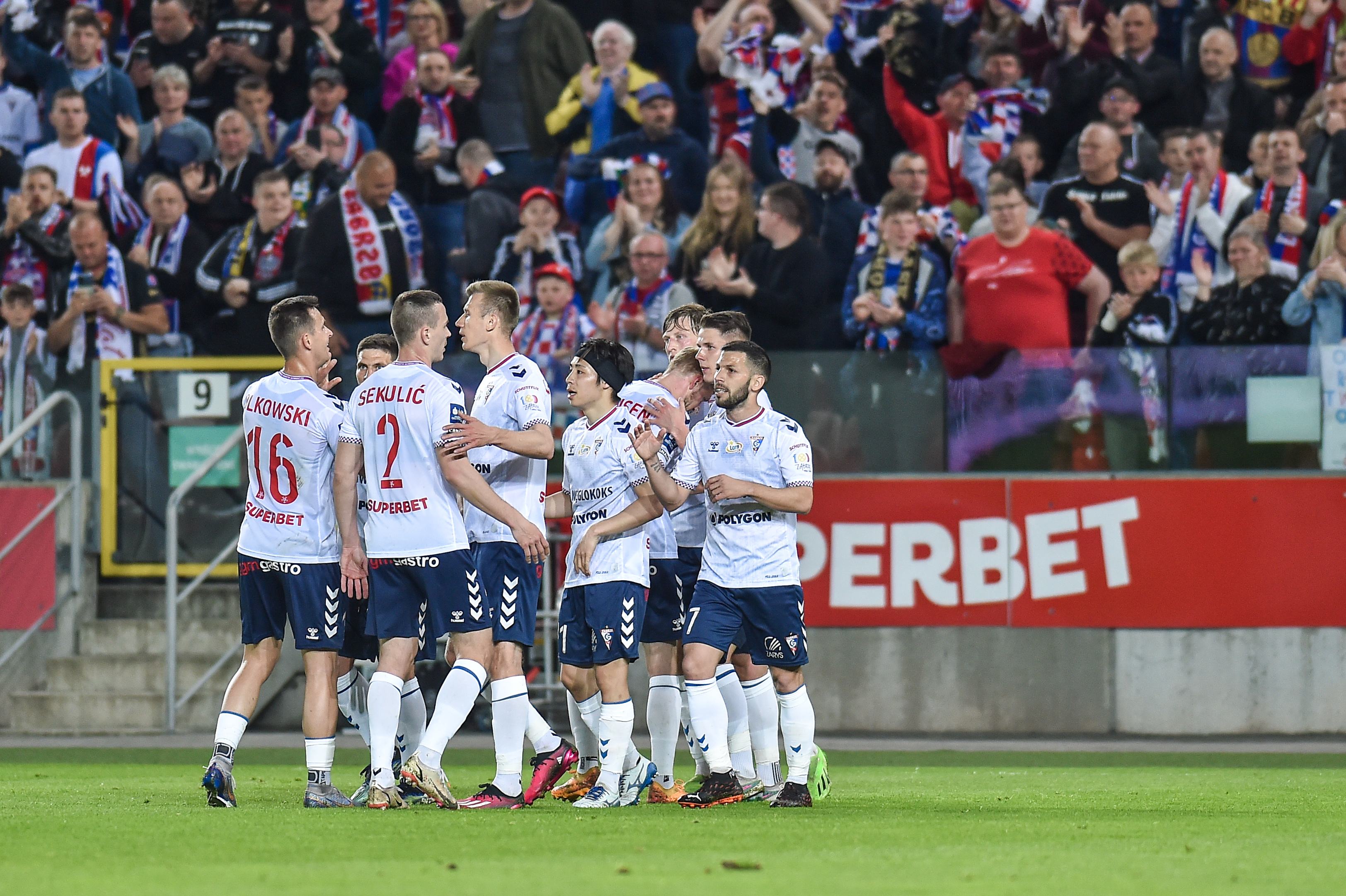 Trzech istotnych piłkarzy zostaje w Górniku Zabrze. Wszyscy podpisali nowe kontrakty
