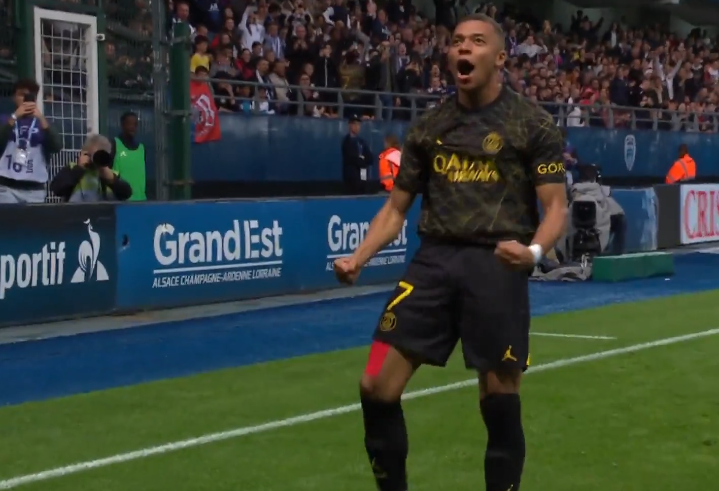 PSG coraz bliżej obrony tytułu w Ligue 1. Gol Kyliana Mbappe pomógł w wygranej nad Troyes [WIDEO]