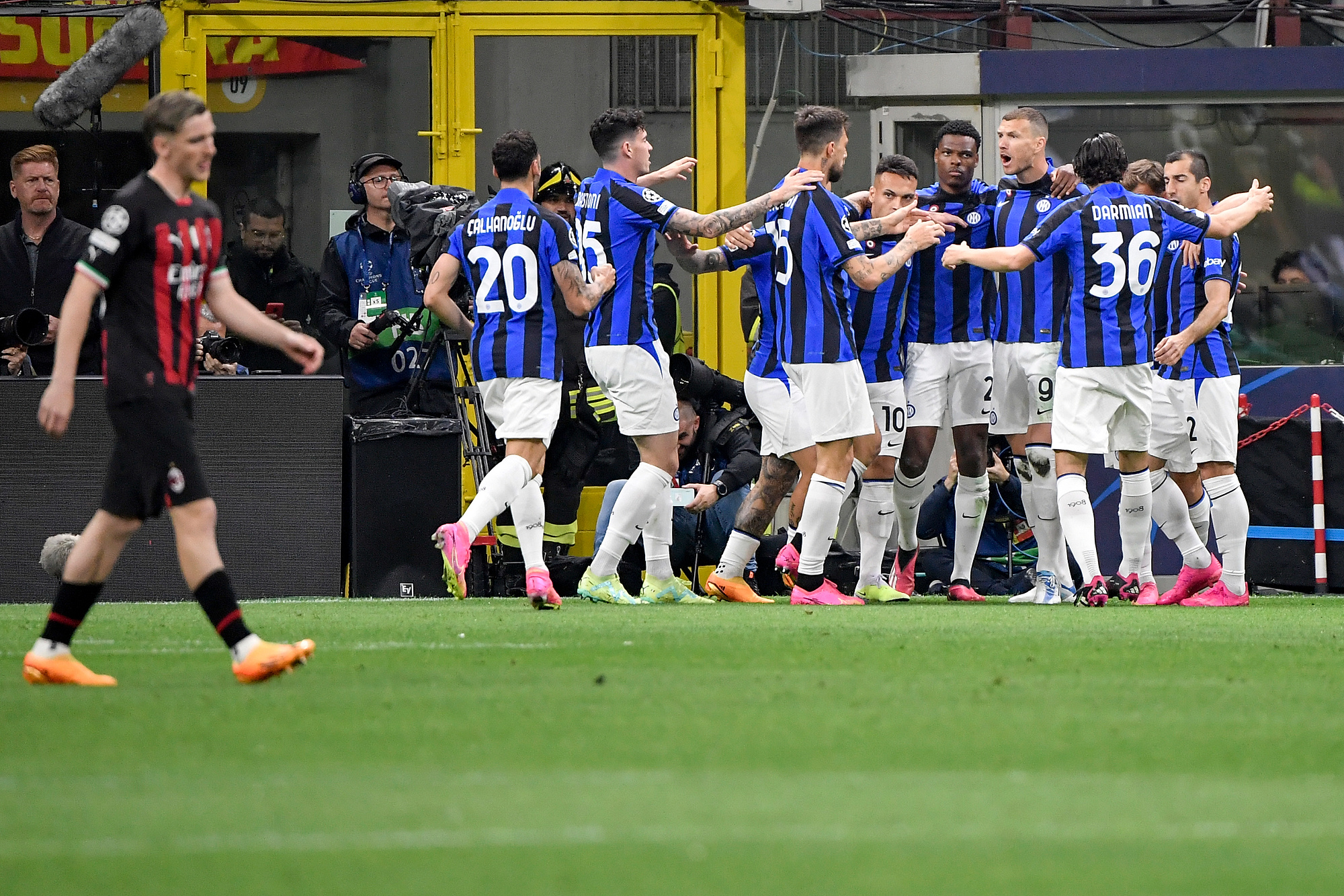 Inter dał lekcję Milanowi i jest blisko finału Ligi Mistrzów! Dominacja "Nerazzurrich" na San Siro [WIDEO]