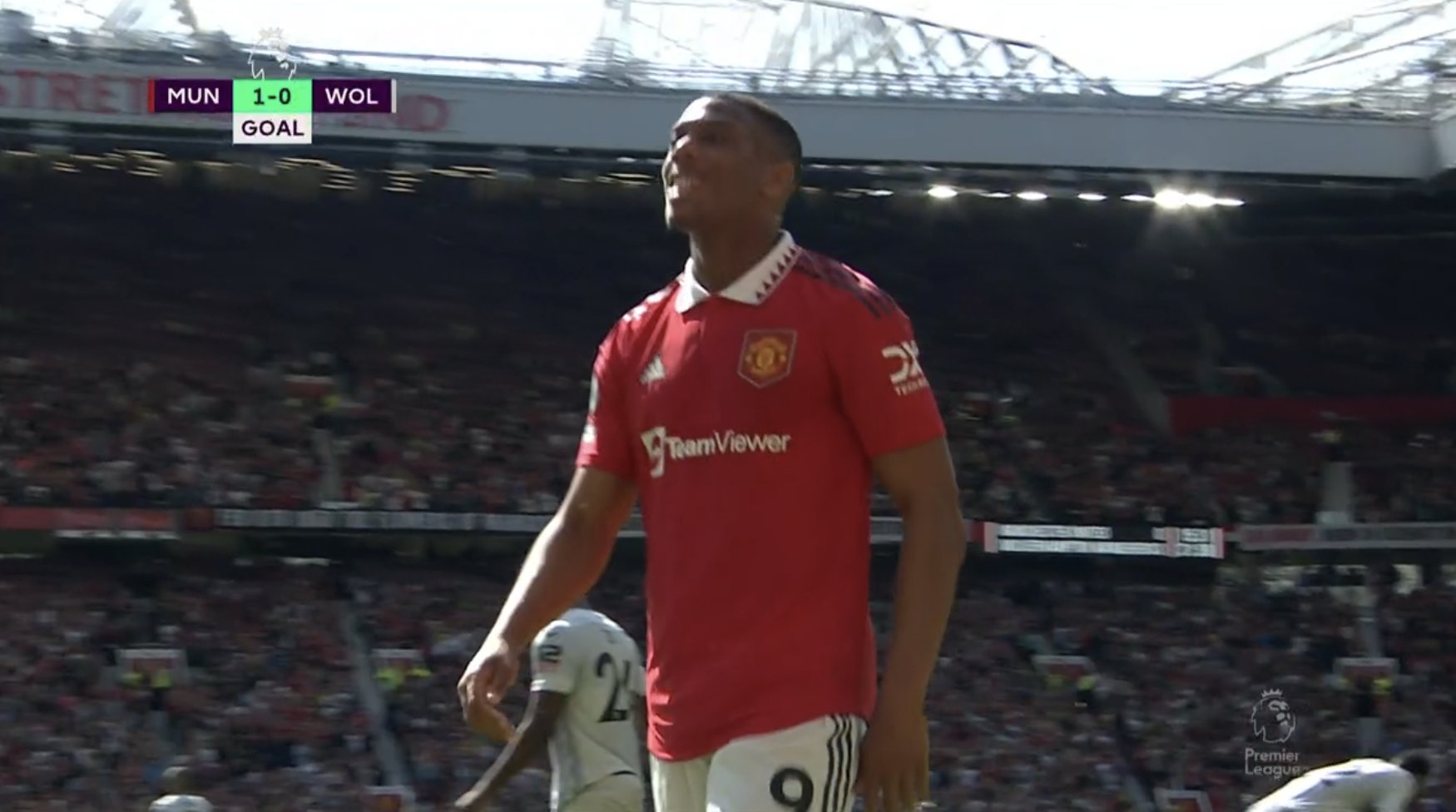Manchester United z przełamaniem! "Czerwone Diabły" lepsze od Wolves, Liga Mistrzów coraz bliżej [WIDEO]