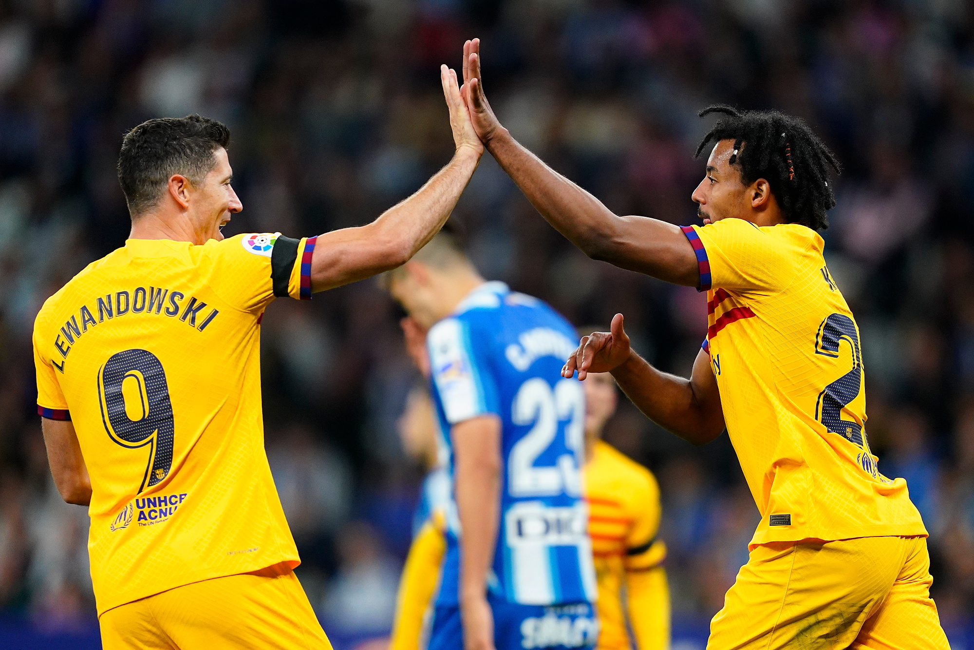 FC Barcelona nowym mistrzem Hiszpanii! Robert Lewandowski jednym z bohaterów derbów z Espanyolem [WIDEO]