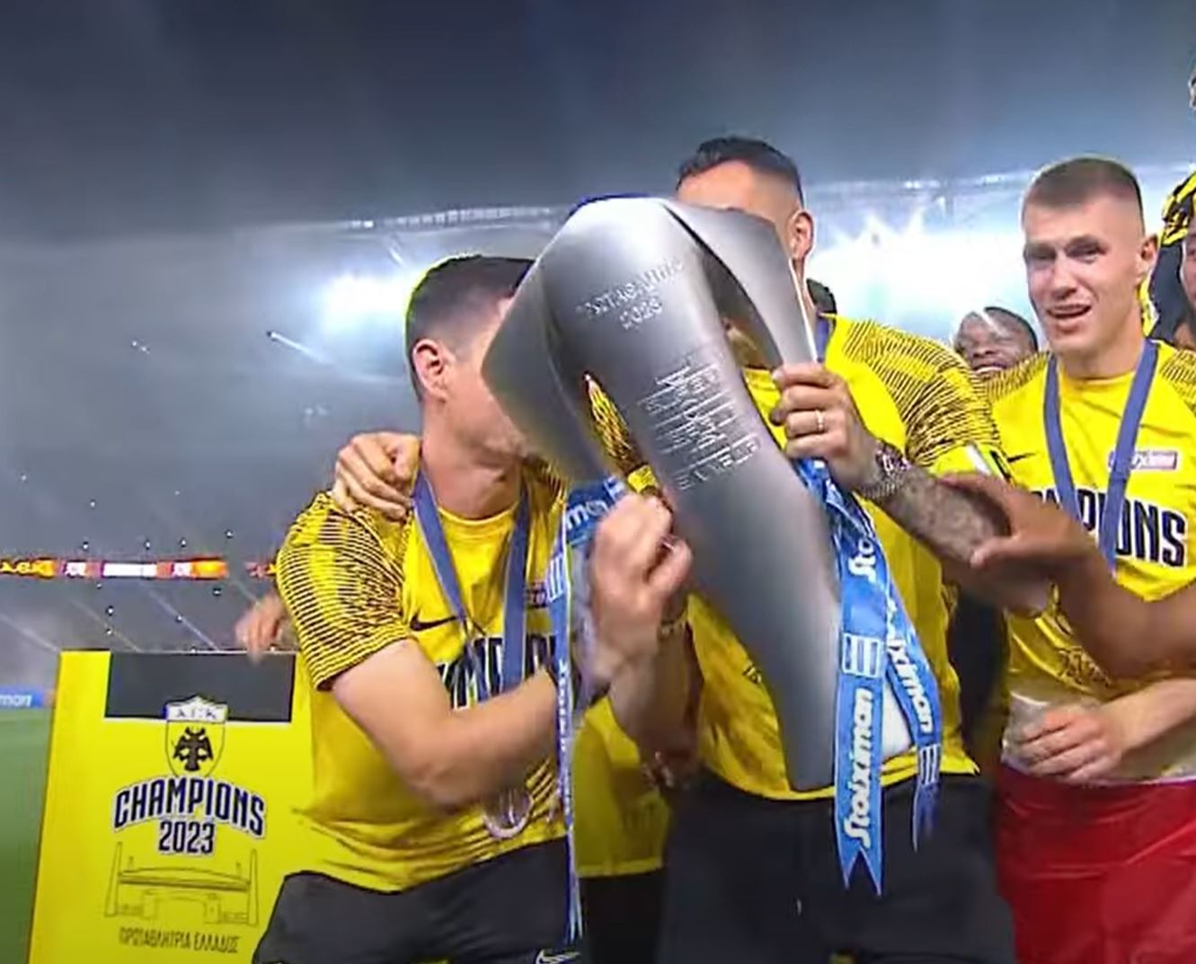 Asysta, gol i mistrzostwo! Wielkie chwile reprezentanta Polski. W klubie go uwielbiają [POLACY ZA GRANICĄ]