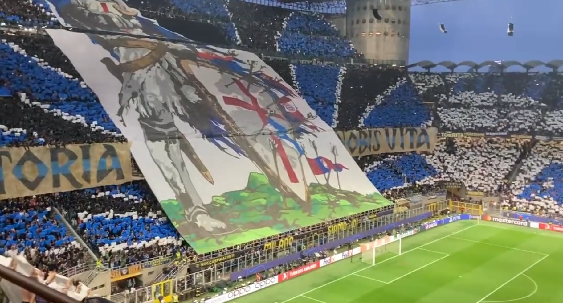 Kapitalna atmosfera w Mediolanie przed półfinałem LM! Efektowne oprawy fanów Interu i Milanu [WIDEO]