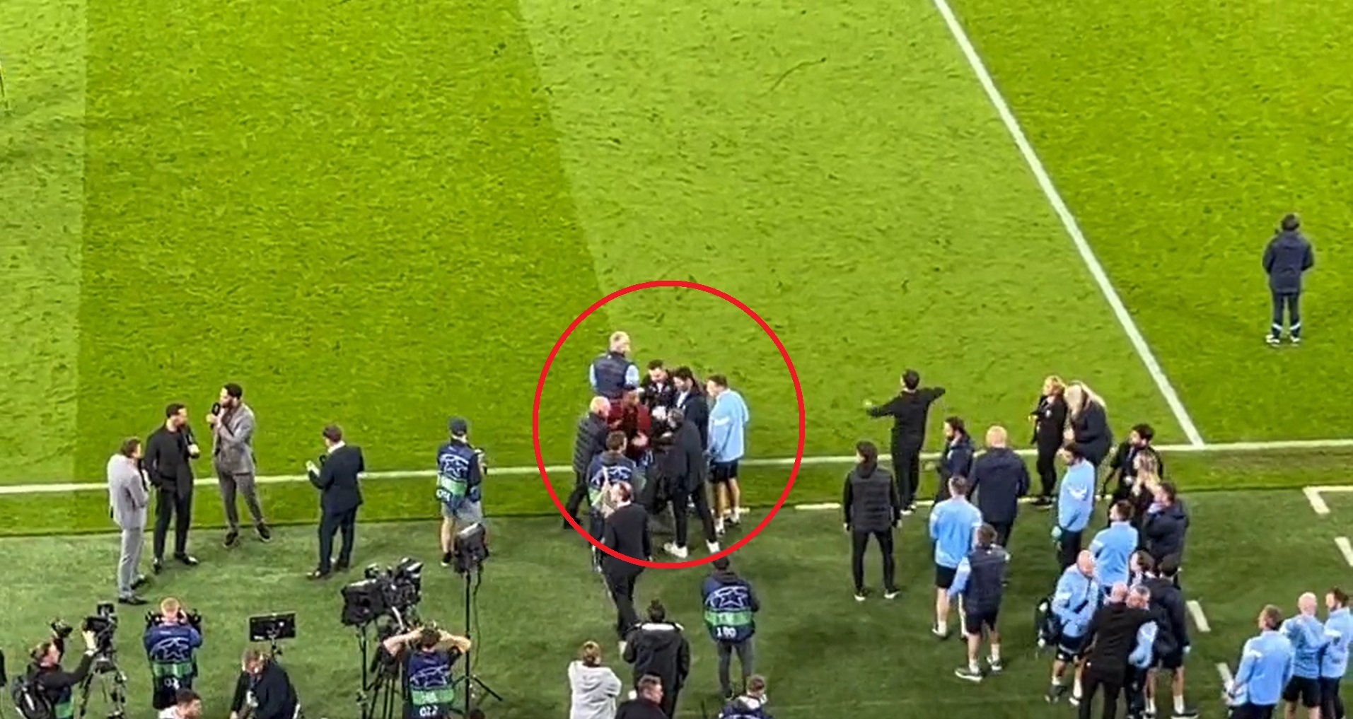 Patrice Evra wdał się w kłótnię ze sztabem Manchesteru City. "Jest absolutnym głupcem. Zazdrosny człowiek"