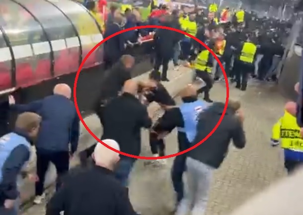 Piłkarze West Hamu pobili się z kibicami. Stanęli w obronie rodzin, szokujące sceny w Holandii [WIDEO]
