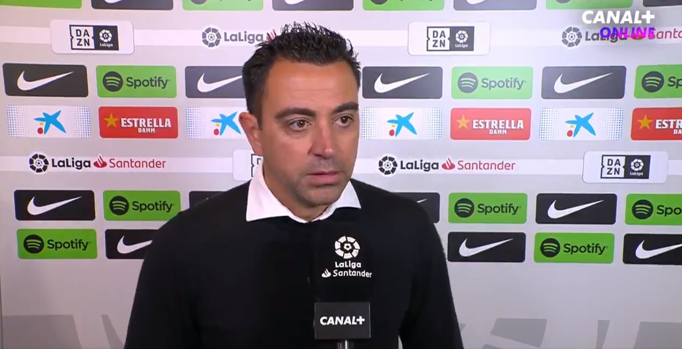 "Zmienił historię FC Barcelony". Xavi stanął przed kamerą i zaczął wychwalać Lewandowskiego. Niezwykłe słowa