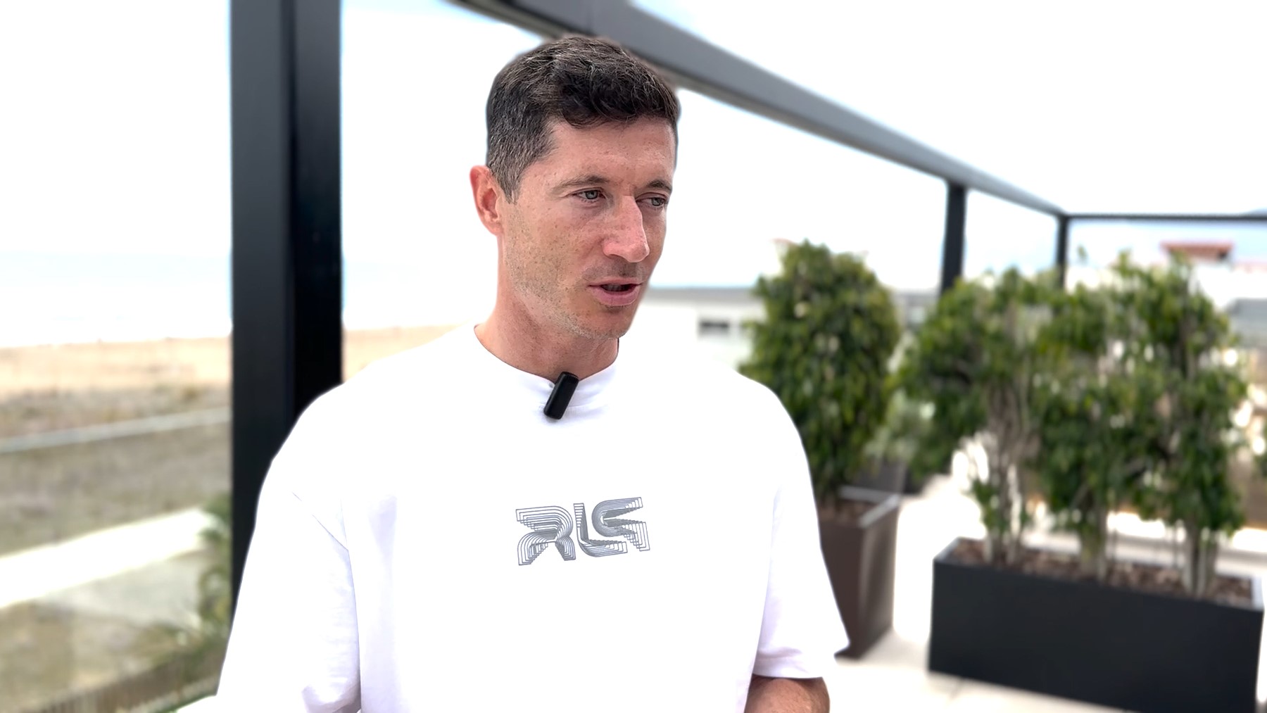 "Chciałbym zagrać z Messim w Barcelonie". Robert Lewandowski w specjalnym wywiadzie dla Meczyki.pl [WIDEO]