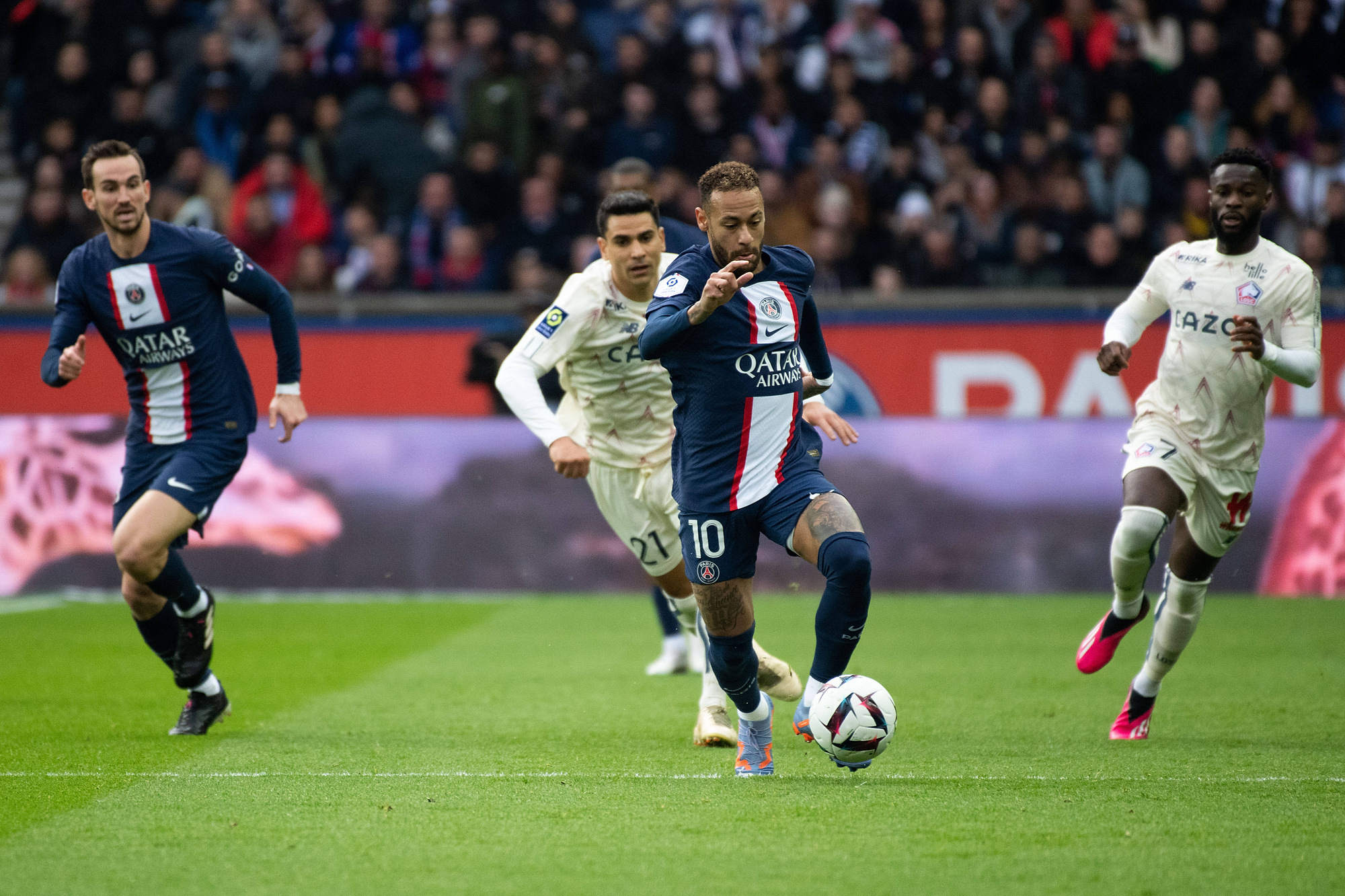 Możliwy sensacyjny transfer Neymara! PSG prowadzi negocjacje z angielskim klubem