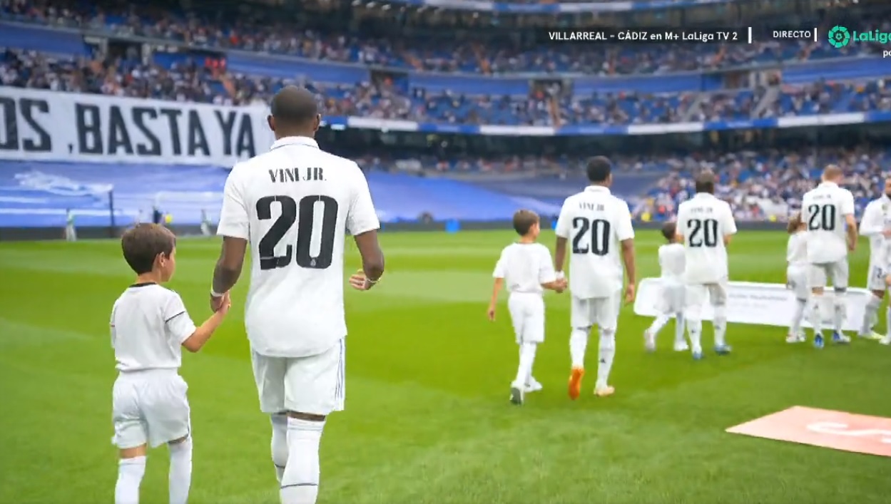 Real Madryt wsparł Viniciusa Juniora. Wymowne sceny na Santiago Bernabeu [WIDEO]