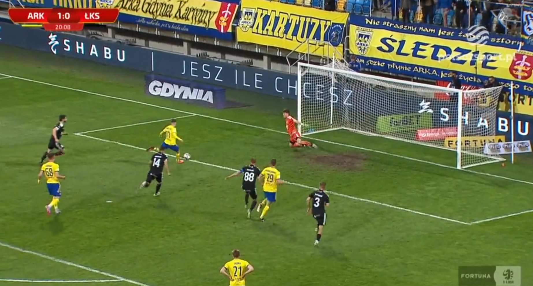 ŁKS Łódź wraca do PKO Ekstraklasy! Koszmarne pudło Adamczyka i gol Kowalczyka pogrążyły Arkę Gdynia [WIDEO]