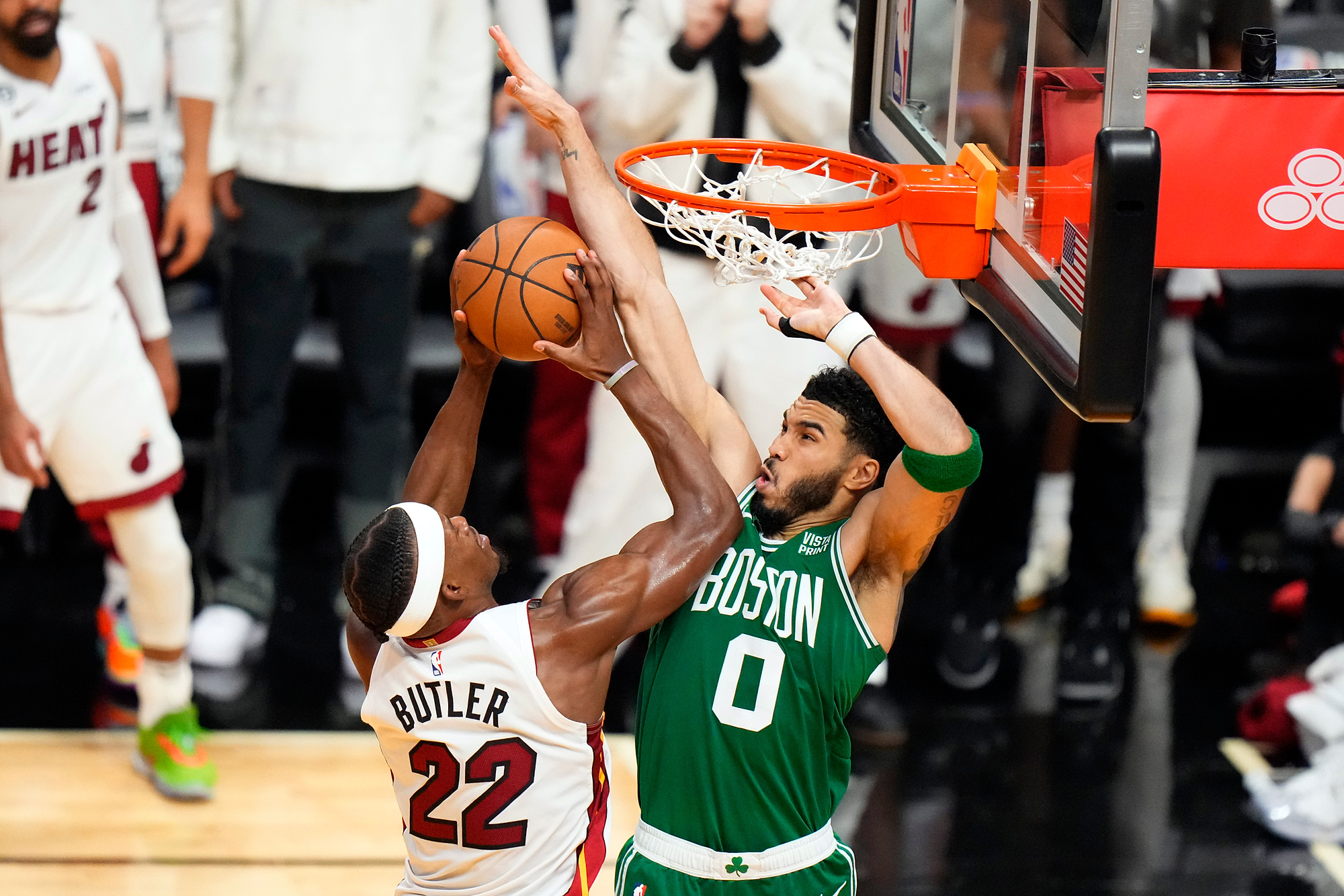Oto finaliści NBA! Sensacyjne rozstrzygnięcie w decydującym starciu [WIDEO]