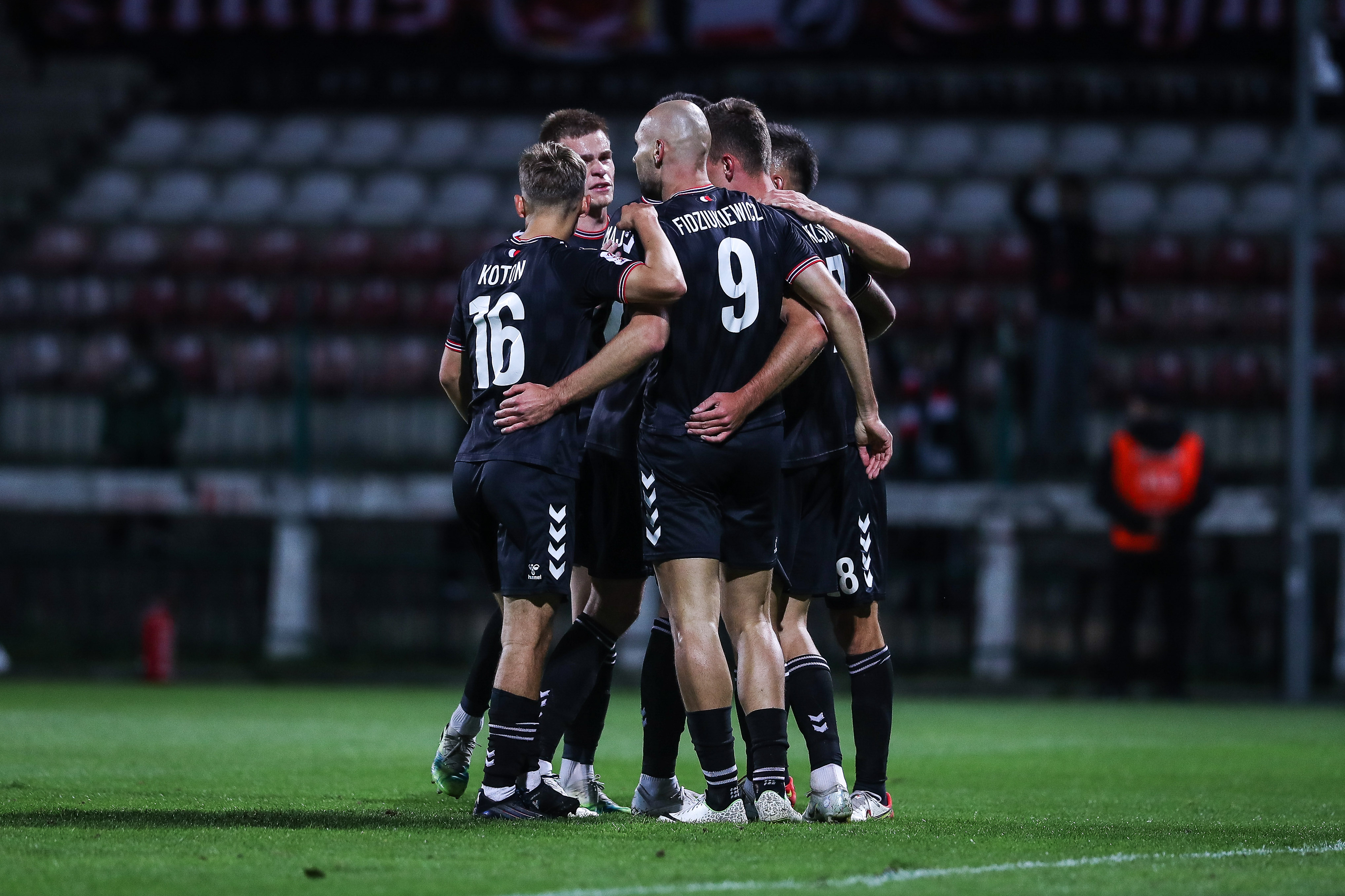 Polonia Warszawa się odradza. Jest coraz bliżej Ekstraklasy, zrobiła kolejny krok. "Czekamy na derby stolicy"