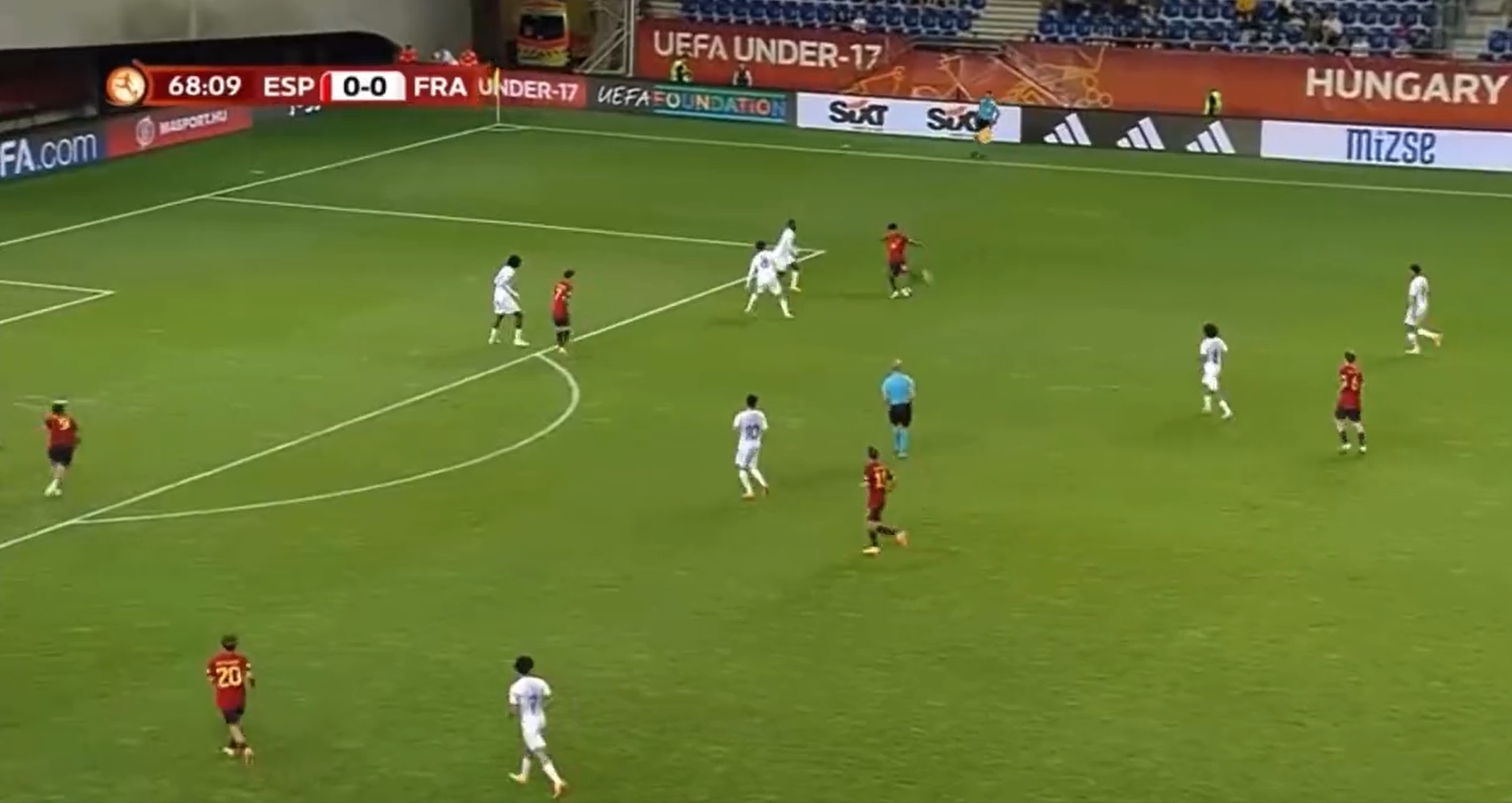 Niesamowity gol w półfinale EURO U17. Piłkarz Barcelony popisał się cudownym strzałem [WIDEO]