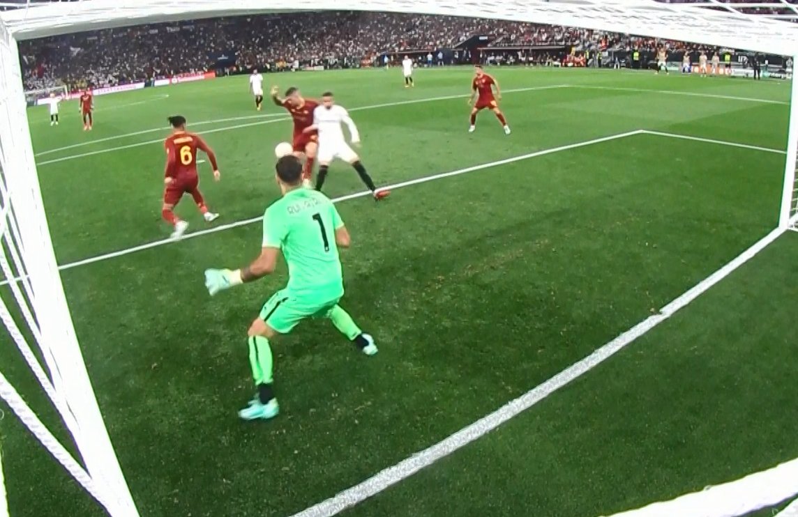 Wielkie emocje w finale Ligi Europy! Remis po samobójczym trafieniu, seria Mourinho przełamana [WIDEO]