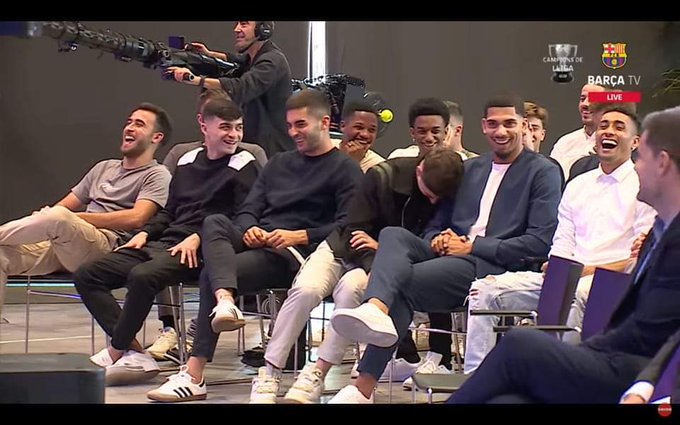 Jordi Alba zażartował z Roberta Lewandowskiego. Piłkarze Barcelony nie mogli wytrzymać ze śmiechu [WIDEO]