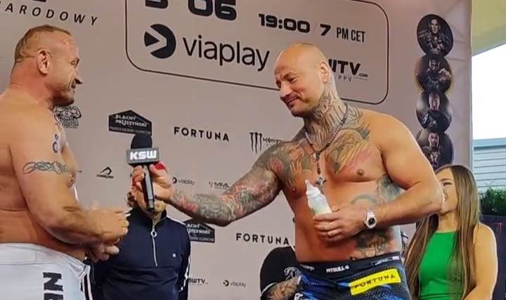Pudzianowski sprowokował Szpilkę przed walką. Niecodzienne sceny na ceremonii ważenia [WIDEO]