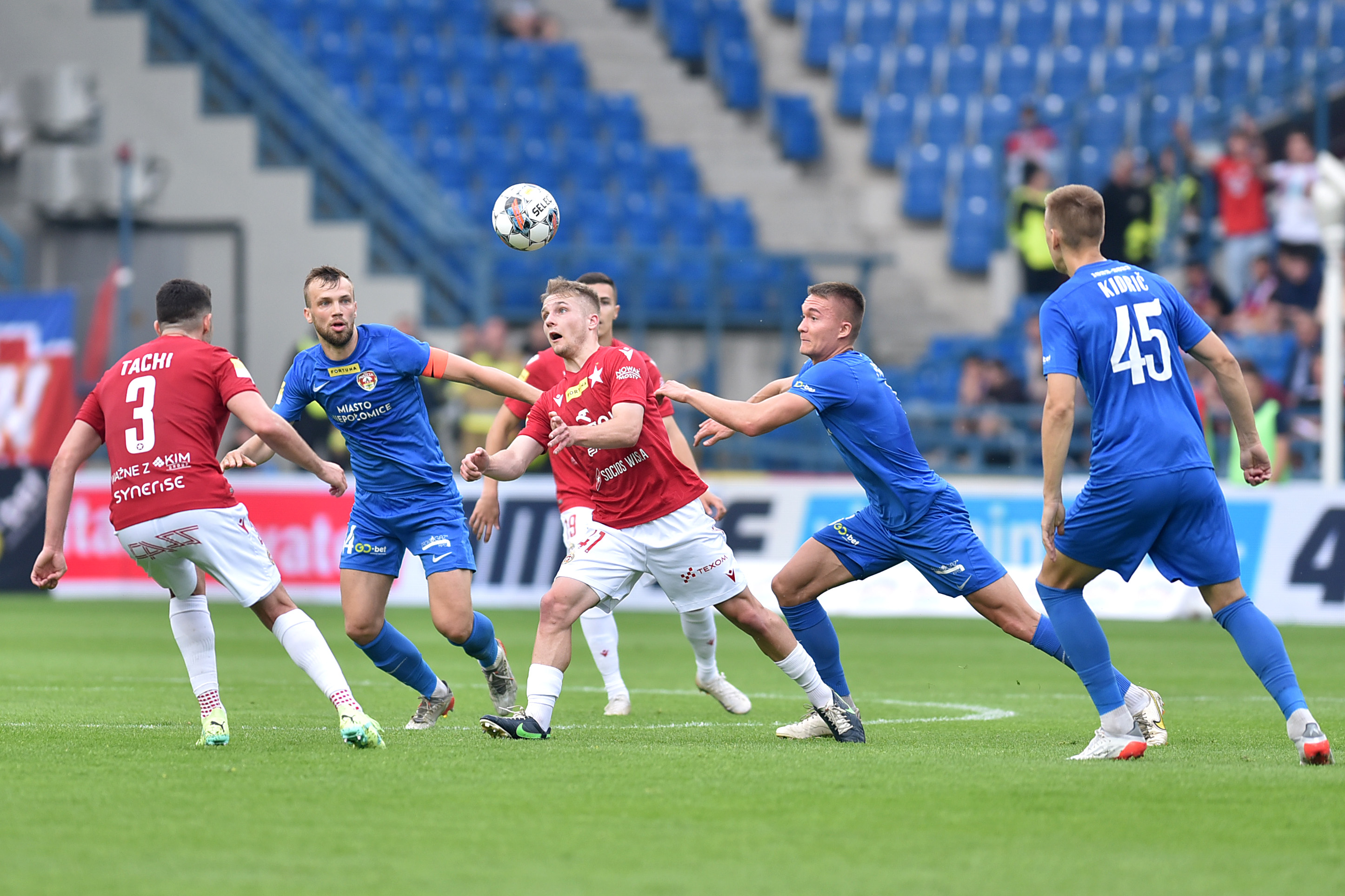 Wisła upokorzona w barażach! Ekstraklasa nie dla "Białej Gwiazdy". Szokujące zwycięstwo Puszczy [WIDEO]