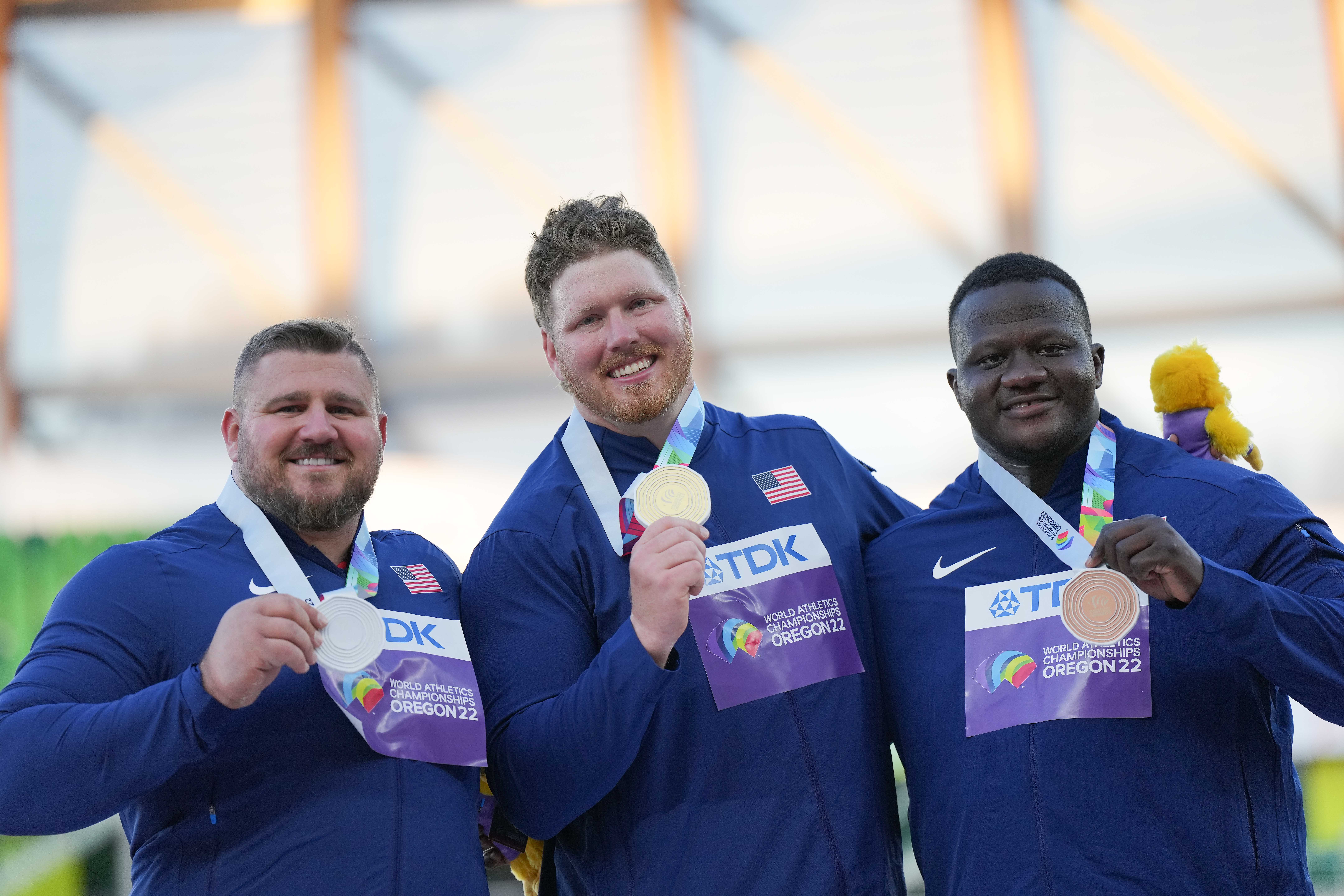 Bohaterska postawa wicemistrza olimpijskiego. Obezwładnił pijanego mężczyznę, który wyciągnął nóż w pociągu