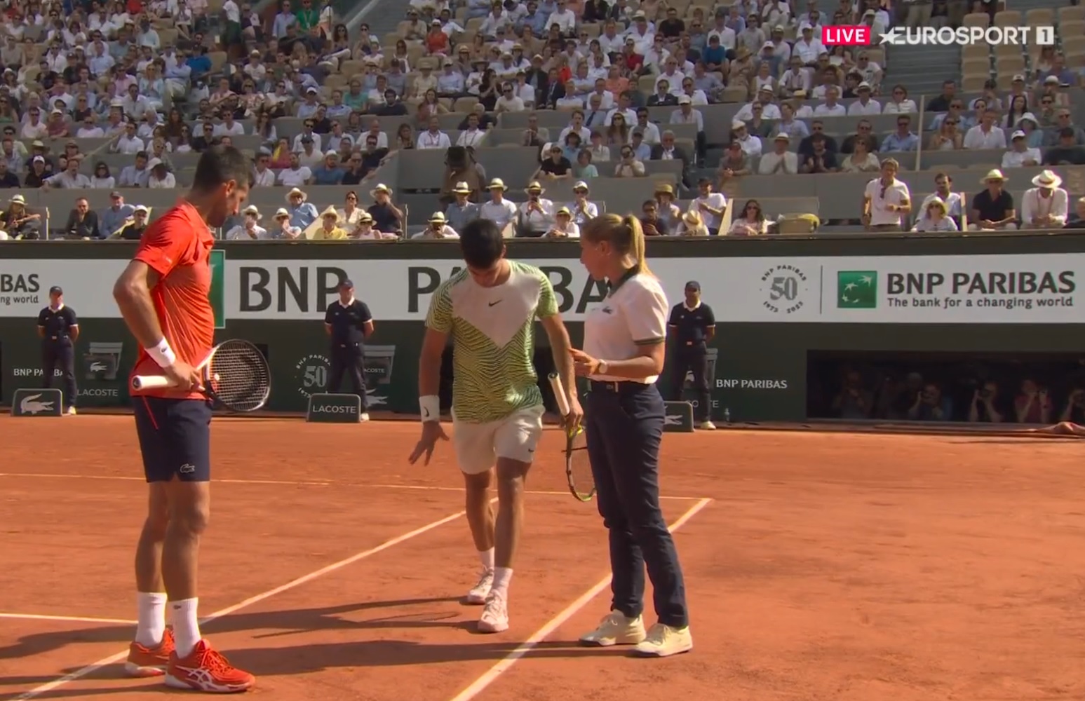 Koszmar Carloza Alcaraza w wielkim hicie Roland Garros! Kontuzja uniemożliwiła mu walkę z Djokoviciem [WIDEO]