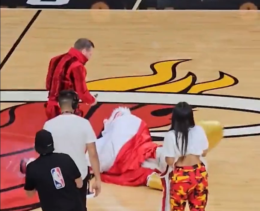 Skandaliczne zachowanie Conora McGregora. Potężny nokaut legendy UFC na… meczu NBA [WIDEO]