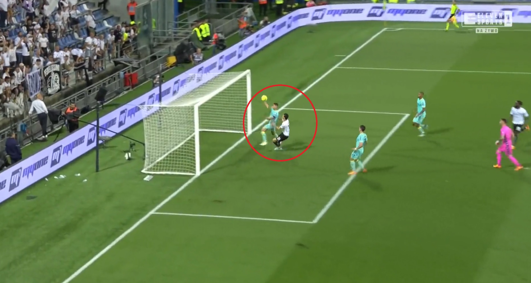 Czterech reprezentantów Polski spadło z Serie A! Ręka w stylu Suareza i piękne gole w kluczowym meczu [WIDEO]