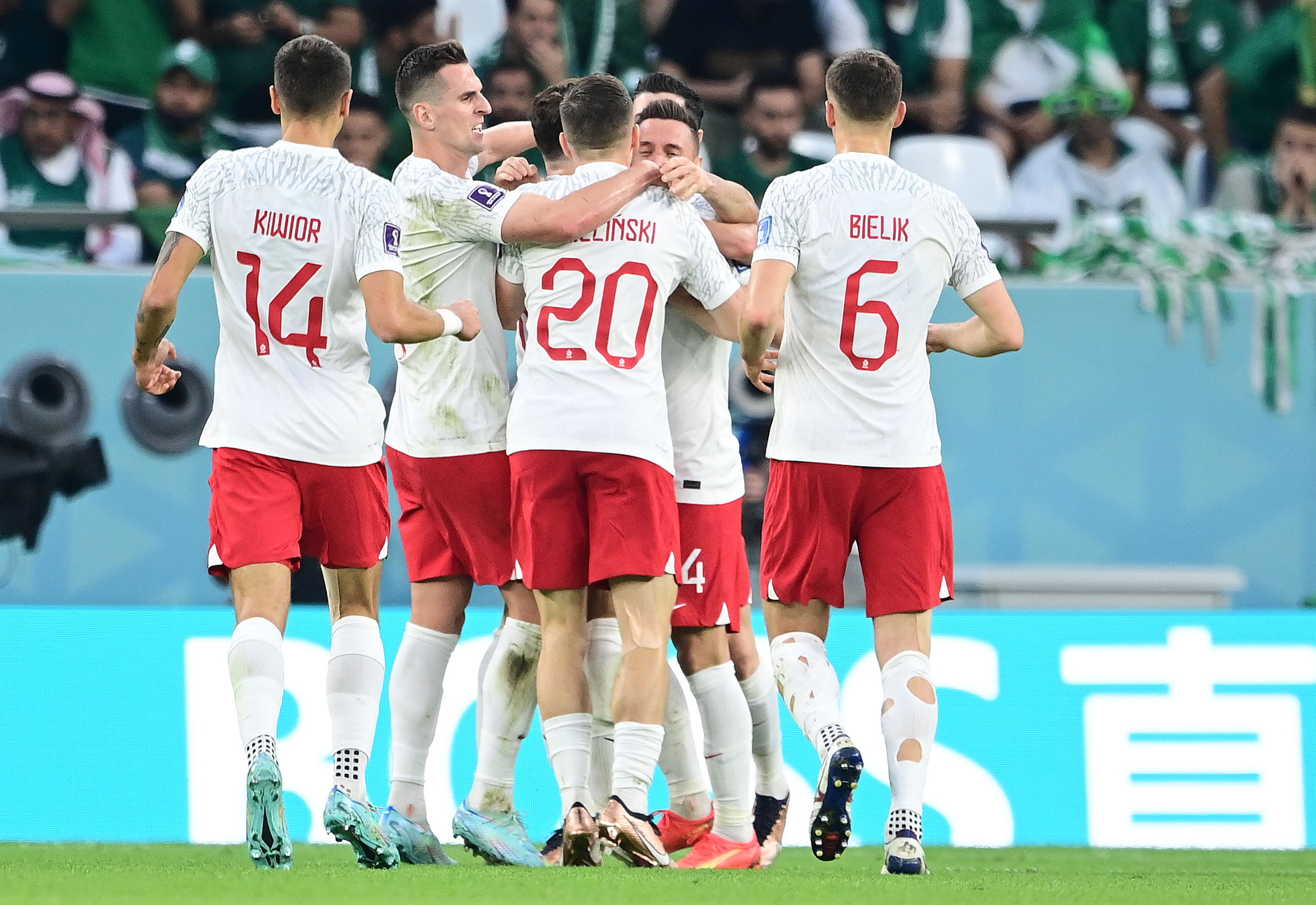 Hitowe transfery reprezentantów Polski? Gwiazdy kadry znów mogą zagrać razem. "Zna ich doskonale"