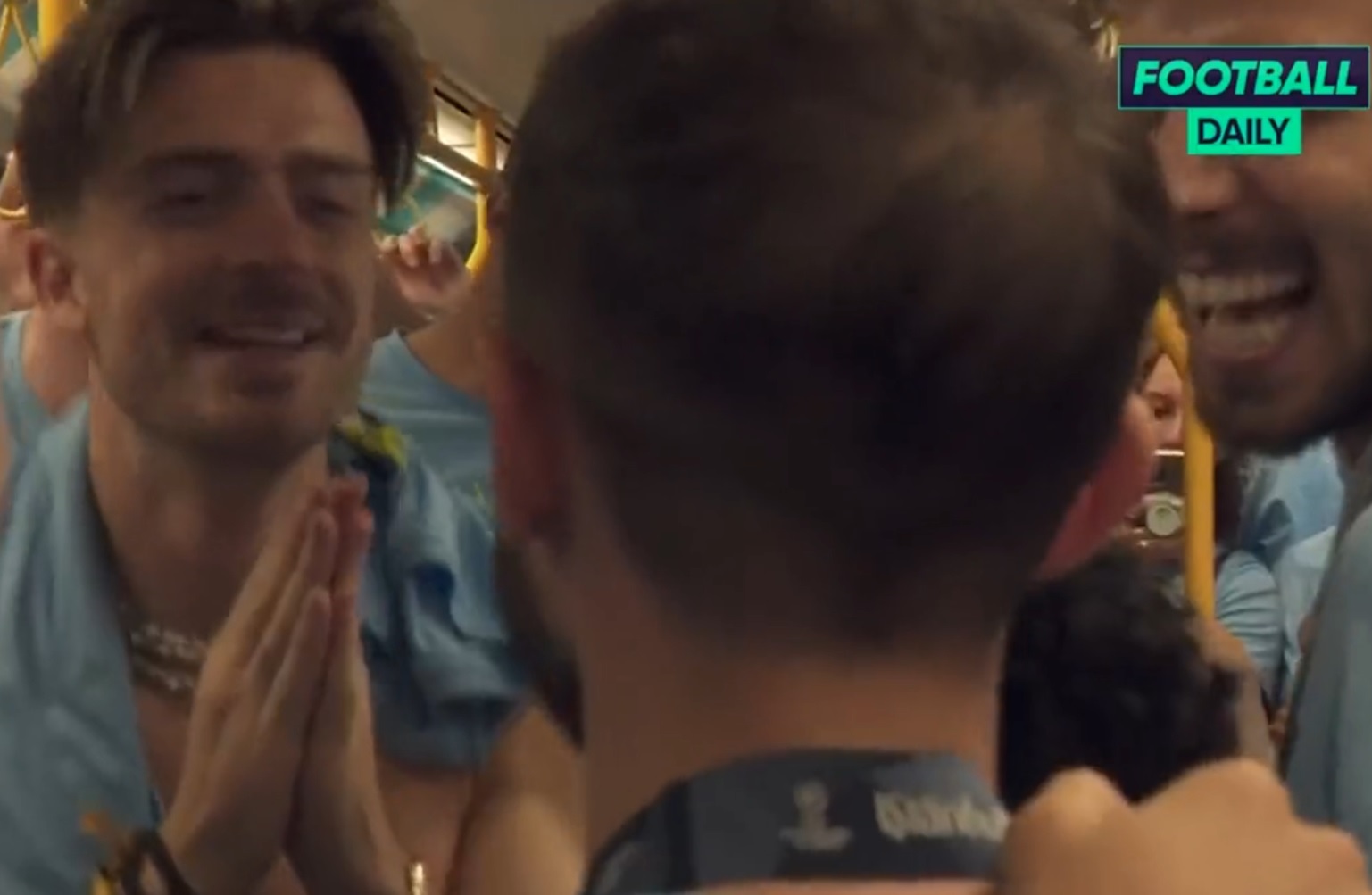 "Proszę, nie odchodź". Wyjątkowe sceny na fecie Manchesteru City, Grealish zwrócił się do kolegi [WIDEO]
