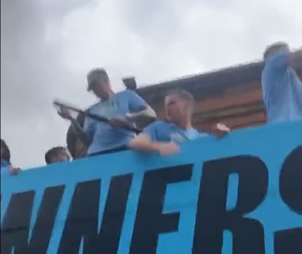 ''Prawie urwał mu głowę''. Tak zwycięstwo w Lidze Mistrzów świętował piłkarz Manchesteru City [WIDEO]