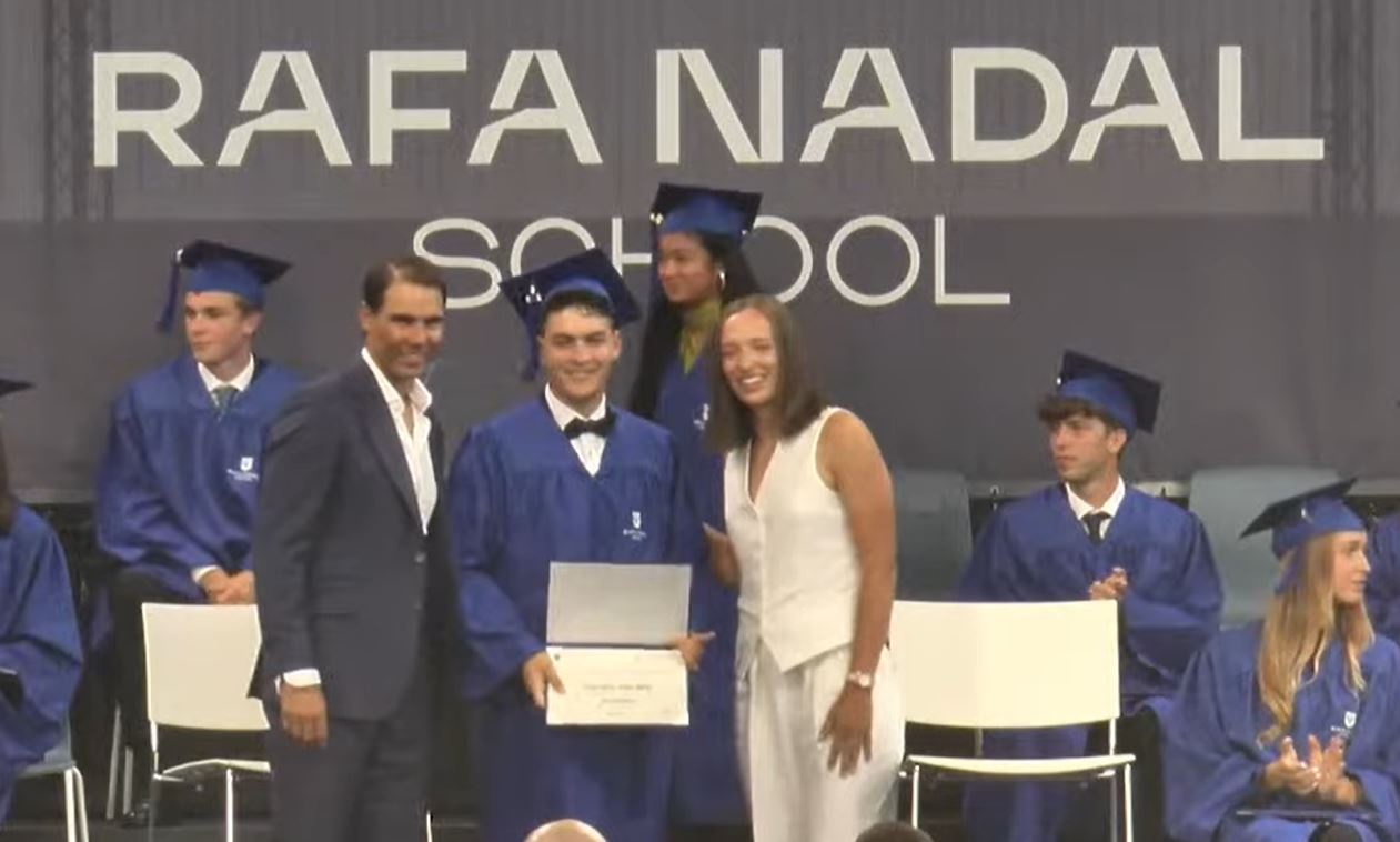 Zabawna sytuacja z "całusem" Igi Świątek. Rafael Nadal szeroko się uśmiechnął [WIDEO]