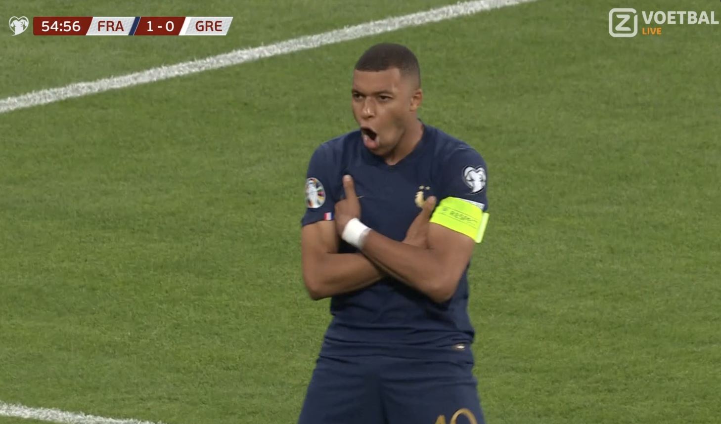Wielkie kontrowersje w meczu reprezentacji Francji! Decyzja Lahoza uratowała Mbappe i "Trójkolorowych" [WIDEO]