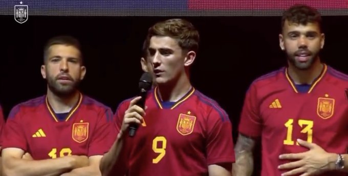 Gavi wygwizdany przez kibiców reprezentacji Hiszpanii. Szokujące obrazki podczas celebrowania wygranej [WIDEO]