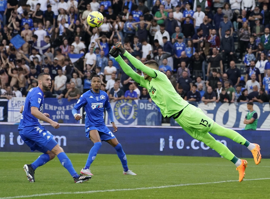 Klub z Premier League ściąga następcę legendy. Ujawniono kwotę transferu