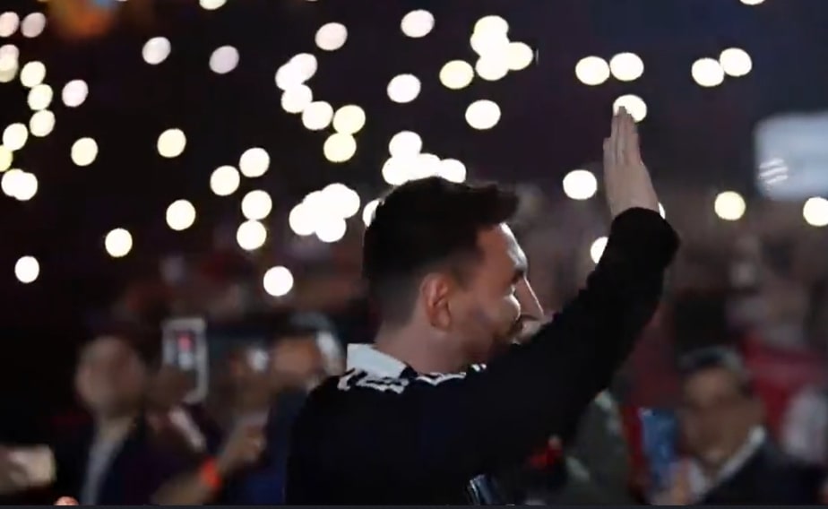 Piękne przywitanie Leo Messiego w Rosario. Mistrz świata skradł show w pożegnalnym meczu legendy [WIDEO]