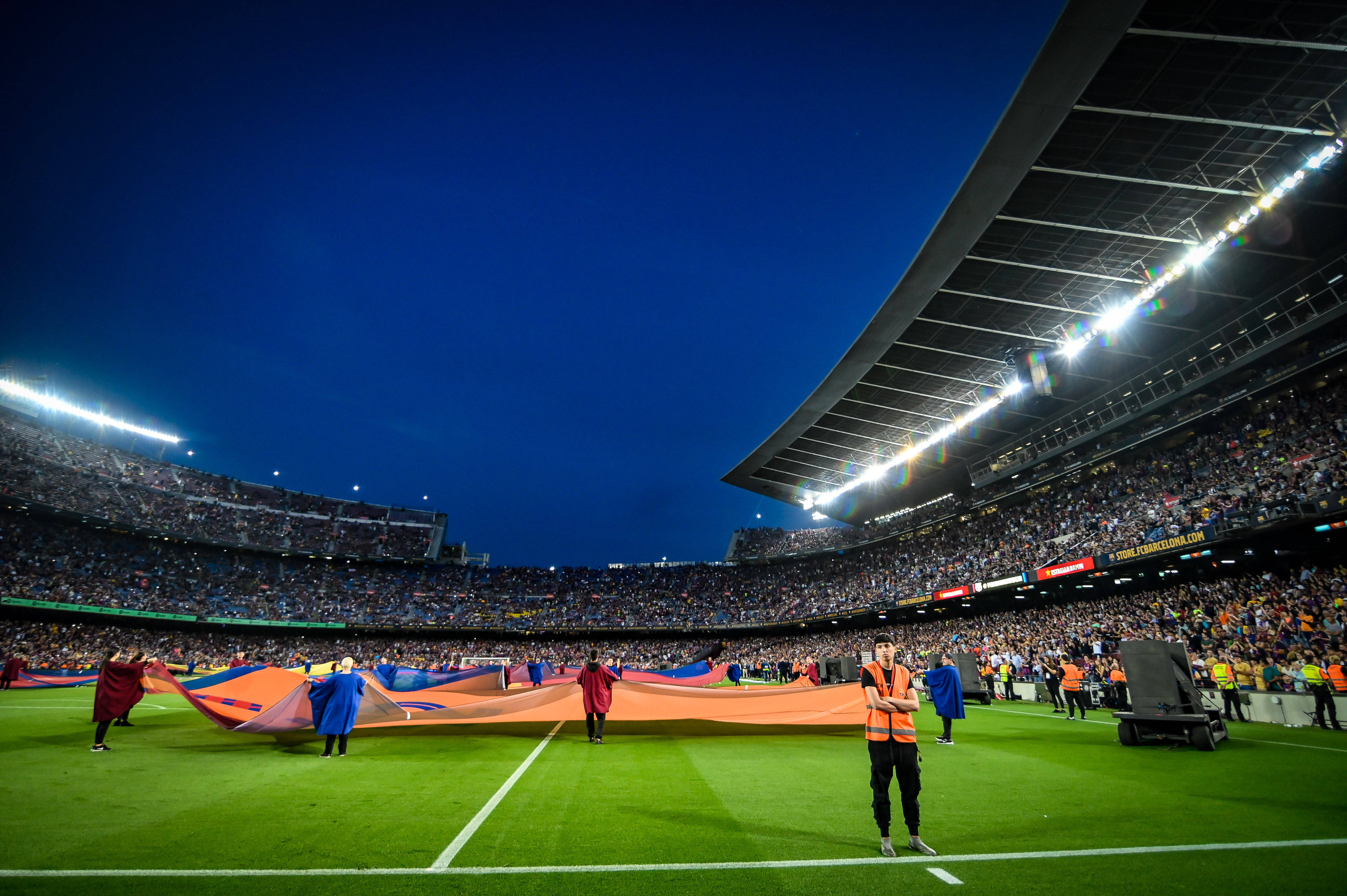 Niemal kompletna rozbiórka Camp Nou. FC Barcelona opublikowała obecny wygląd stadionu