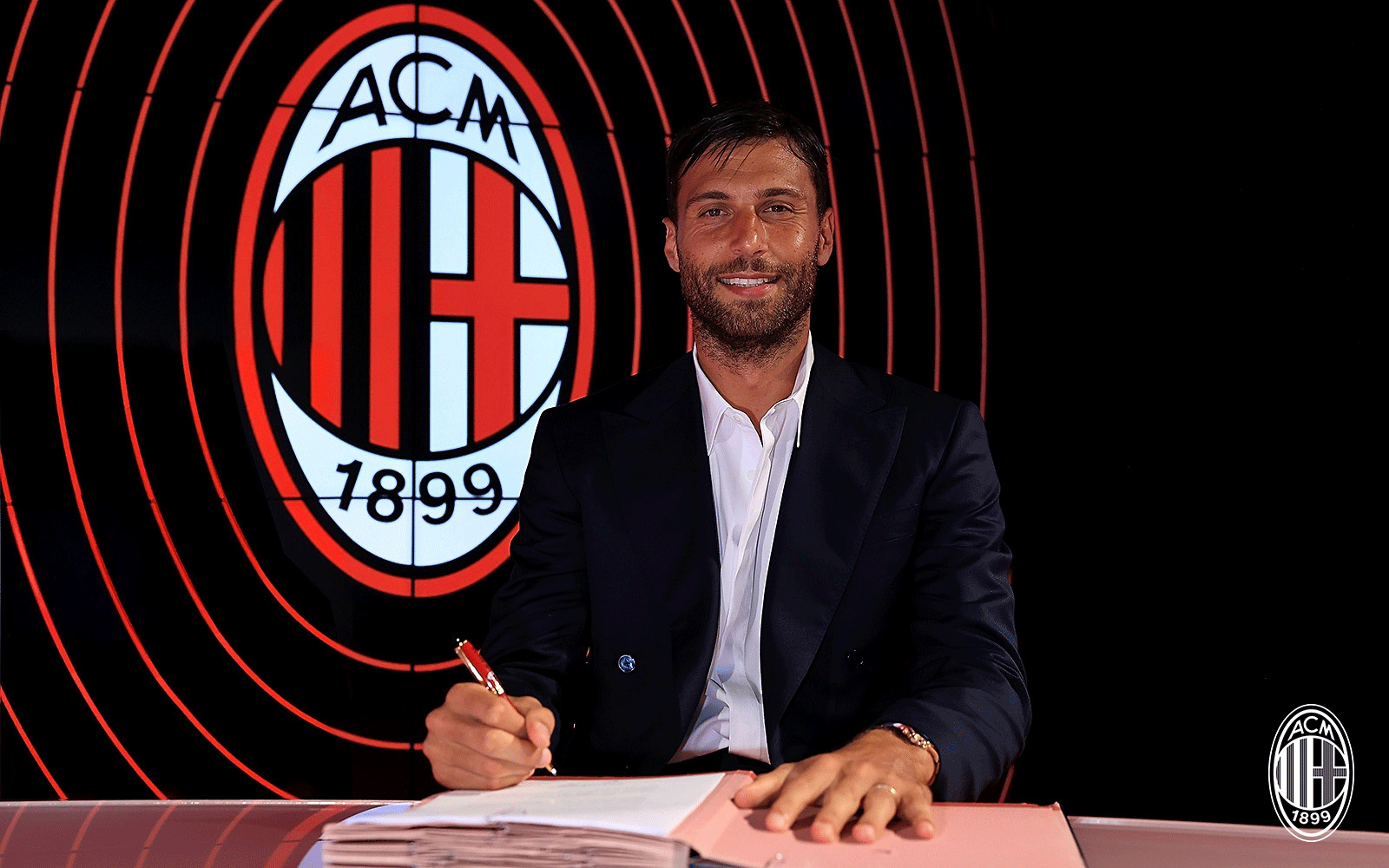 AC Milan potwierdził pozyskanie nowego piłkarza. Podpisał długi kontrakt