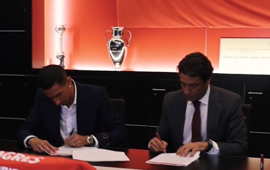 Angel Di Maria oficjalnie zmienia klub. Piękna reakcja kibiców [WIDEO]