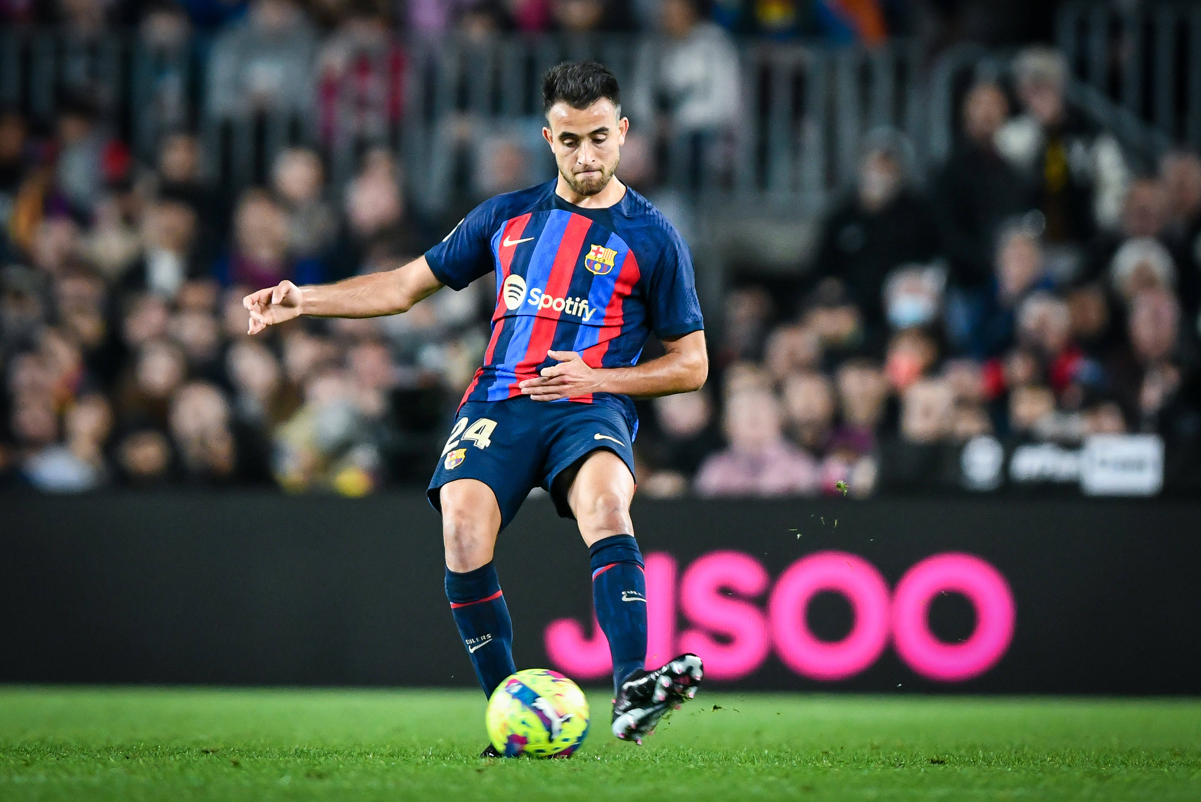 FC Barcelona musi wypożyczyć swojego piłkarza, by ściągnąć Cancelo. Taki był warunek Manchesteru City