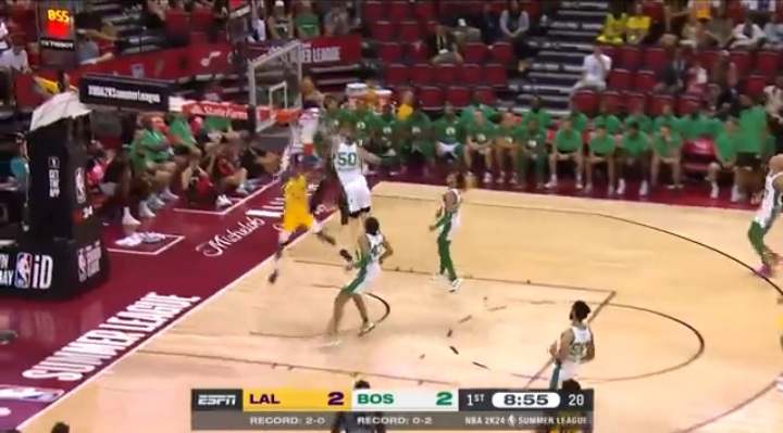 Polak błysnął w starciu z Los Angeles Lakers. Wsad, zwycięstwo i dwa efektowne bloki w dwie minuty [WIDEO]