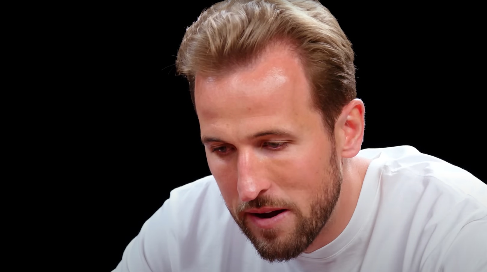 Harry Kane vs “skrzydełka śmierci”. Miał łzy w oczach. Nietypowy wywiad angielskiej gwiazdy [WIDEO]