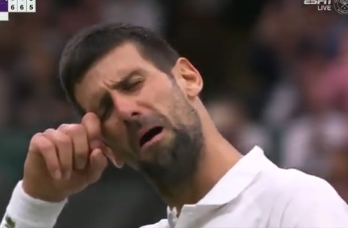 Novak Djoković odpowiedział krytykom. Wymowny gest w półfinale Wimbledonu [WIDEO]