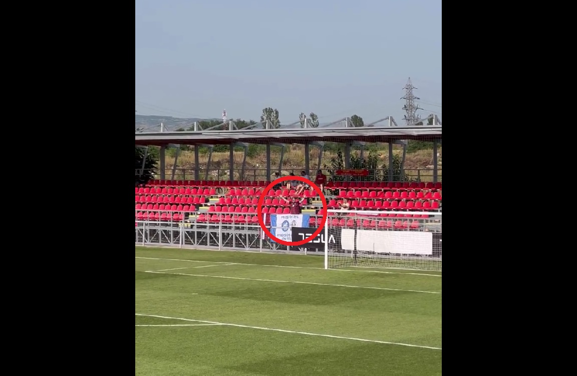 Pojawił się na sektorze gości... w pojedynkę. Zaskakujące sceny podczas meczu el. LKE [WIDEO]