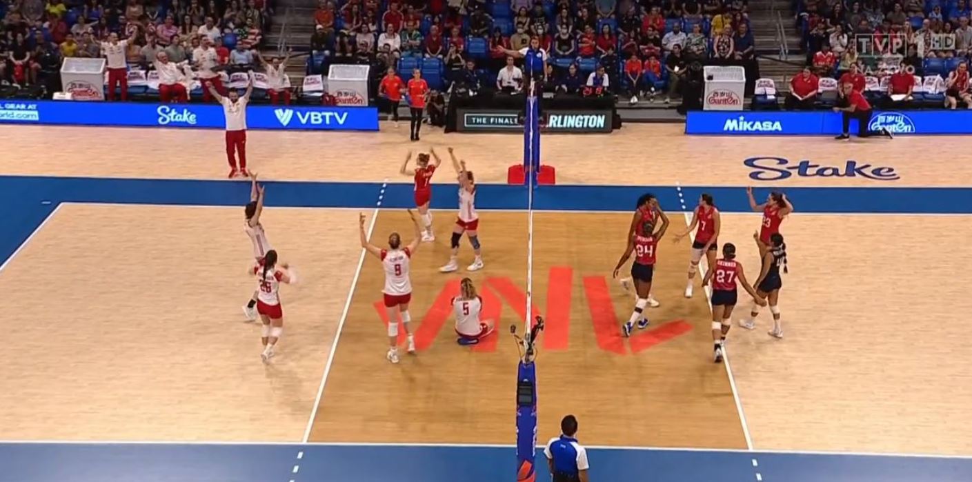Polskie siatkarki na podium Ligi Narodów! Obroniły dwie piłki meczowe i sięgnęły po brąz! [WIDEO]