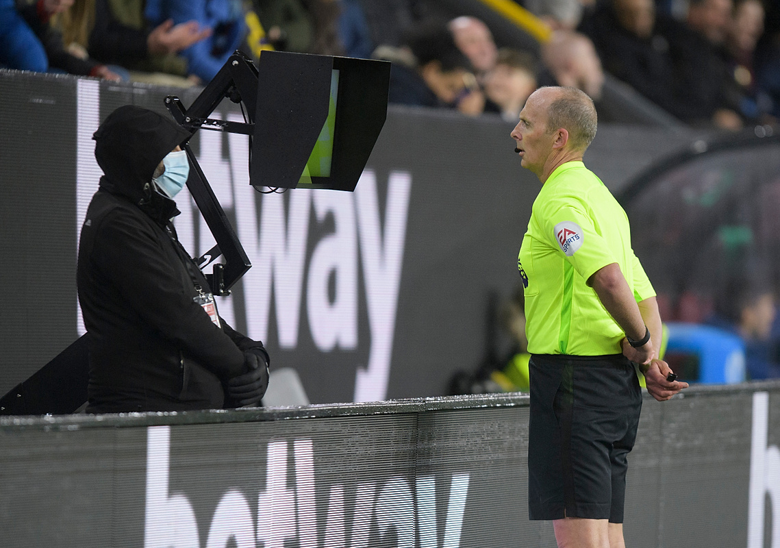Legendarny arbiter rozpoczyna nową pracę. Dopiero co zakończył karierę sędziego