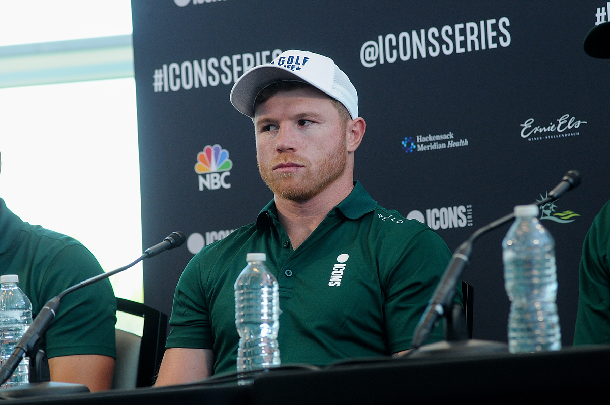 Zawodnik NFL "boksuje" z Canelo Alvarezem. Komiczna sytuacja z udziałem sportowców [WIDEO]
