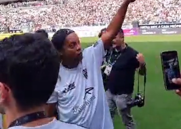 Ronaldinho czaruje jak dawniej. Pokazali, jak Brazylijczyk potrafi bawić się piłką [WIDEO]