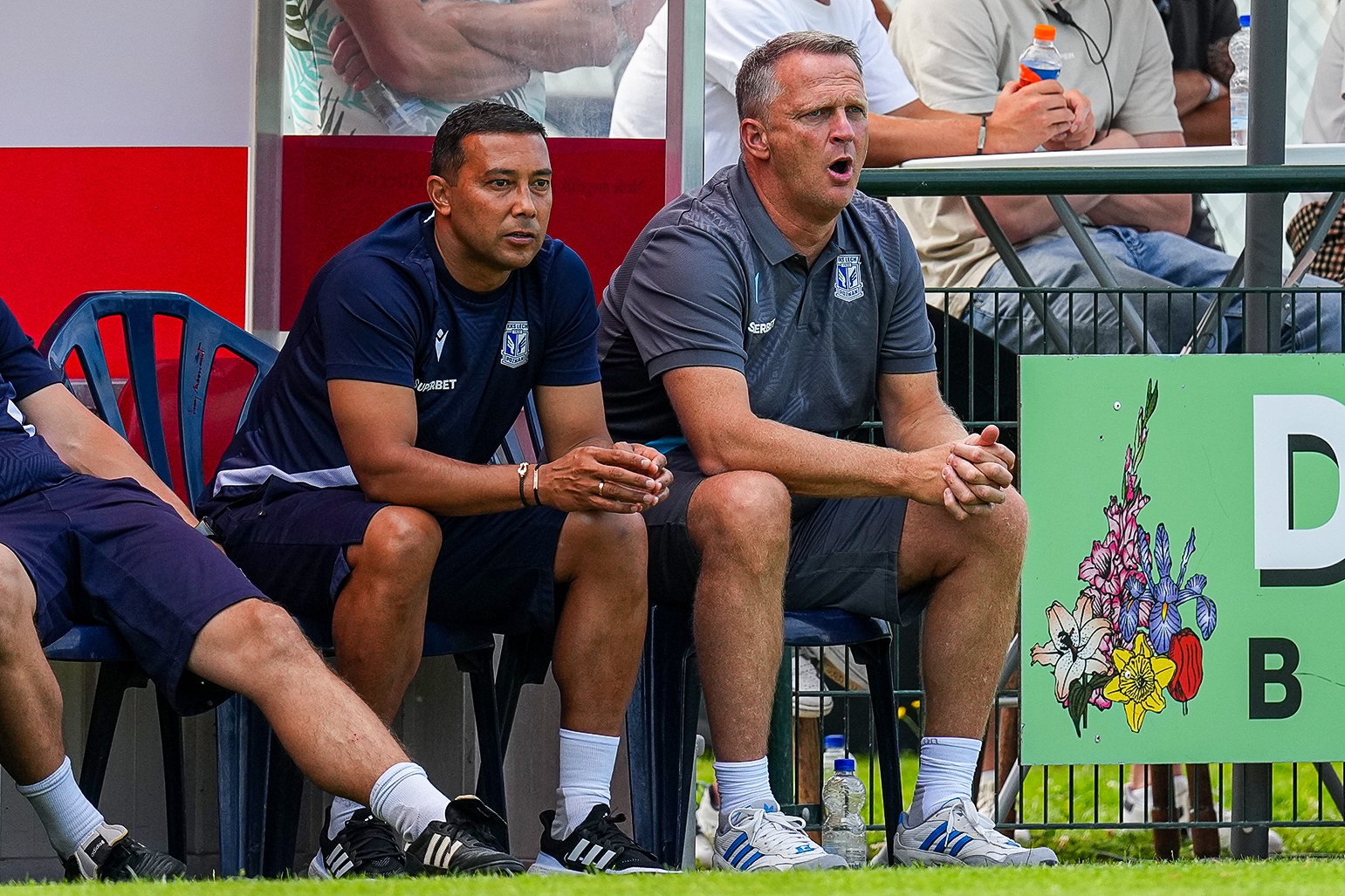 "To do d**y". Van den Brom mówi wprost o problemie Lecha. "Mam przebłyski z zeszłego sezonu"