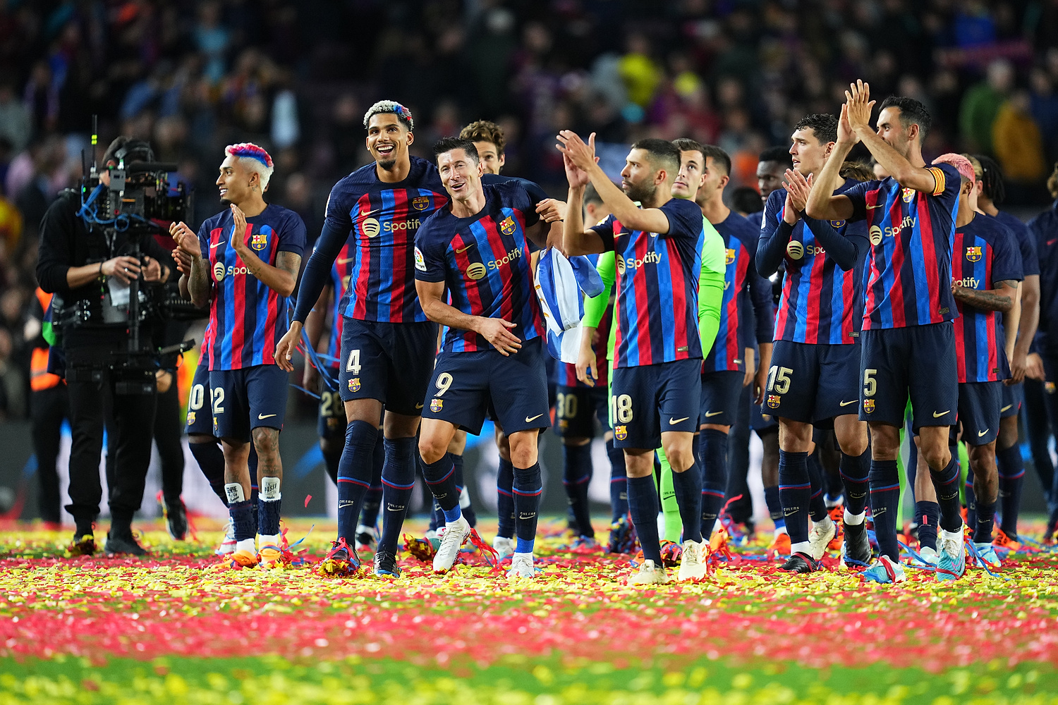 FC Barcelona ogłosiła kapitanów na nowy sezon. Zmiany w hierarchii drużyny, wiadomo co z Lewandowskim