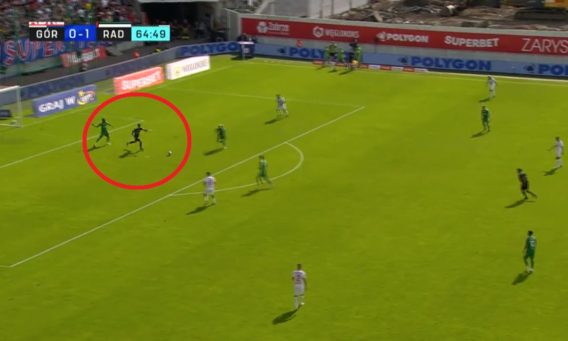 Kuriozalny błąd bramkarza Górnika Zabrze. Ten gol może mu się śnić po nocach [WIDEO]
